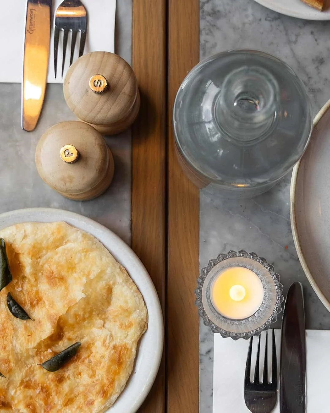 Mildreds, a plant-based icon in the heart of London, where colour bursts from every plate and cocktails are crafted with the same care as the dishes they accompany. We set out to capture not only the vibrancy and creativity of the food, but also the 