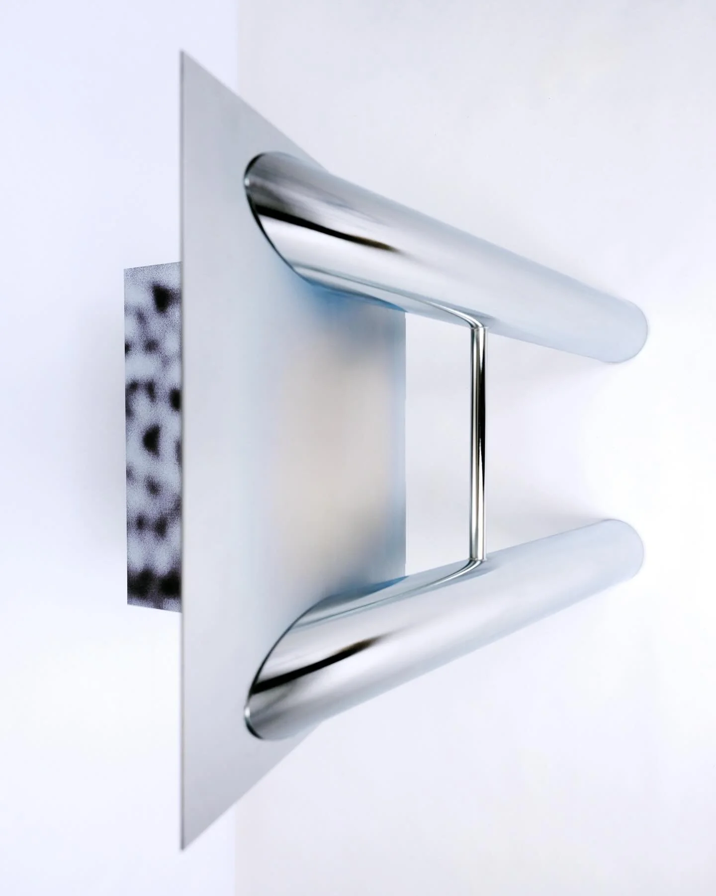 Petit Souvenir

A chair where photography meets metal.
Fragments of human stories printed directly onto chromed steel.

Designed by @aristidehiegel and @romeorouviere, this project explores the boundary between image, material and object.

Behind its