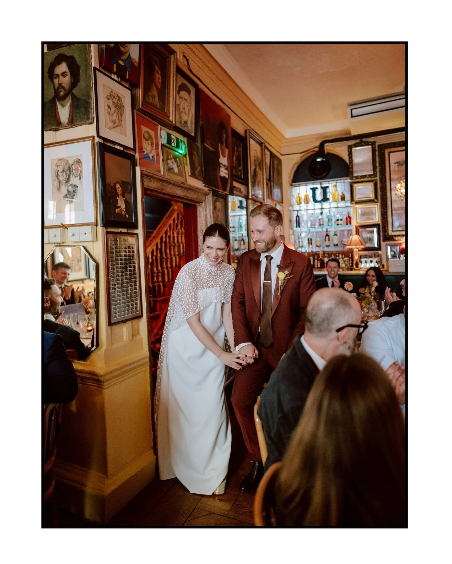 October is THE month to get married in London. 
The sun is low, the temperature is actually bearable, the colours are dreamy and the vibes are *perfection*
Take Holly & Alex’s autumnal extravaganza as an example.
Getting ready at Kettner