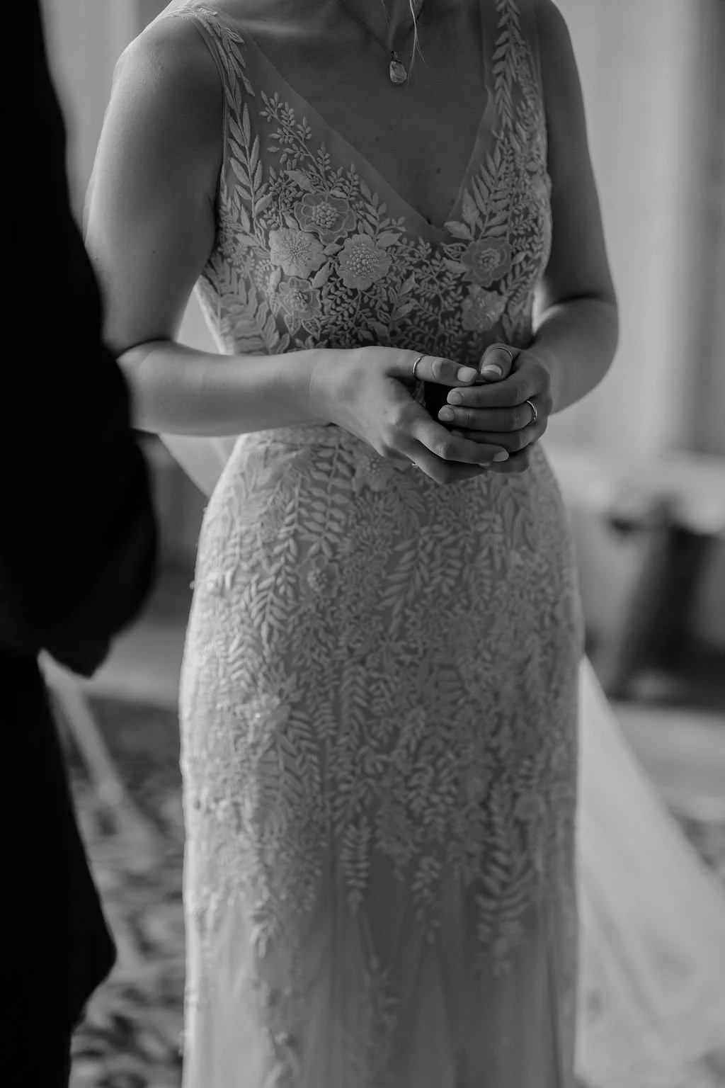 wildernesskentweddingrain-18.jpg