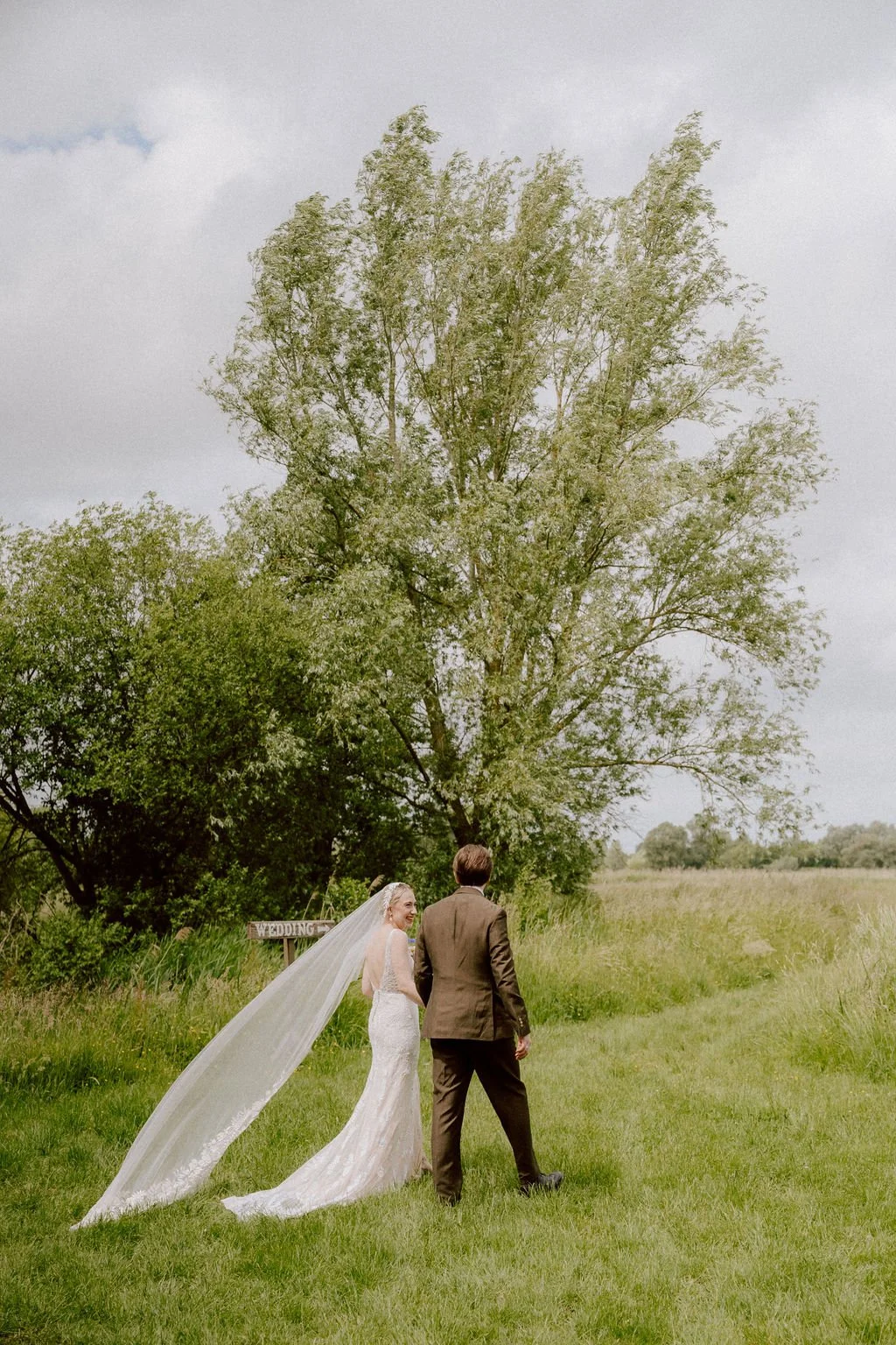 wildernesskentweddingrain-22.jpg