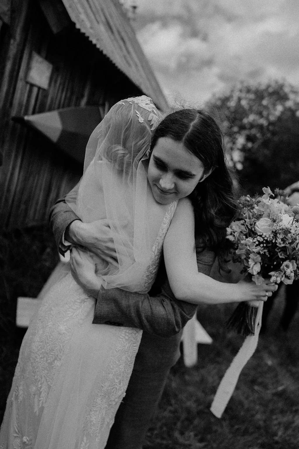 wildernesskentweddingrain-24.jpg