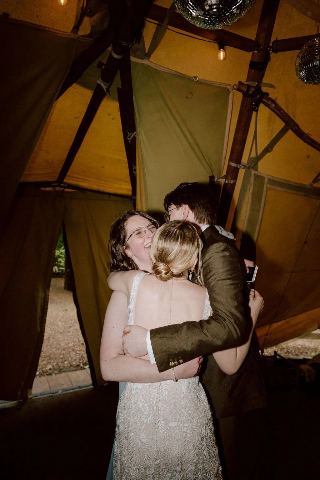 wildernesskentweddingrain-71.jpg