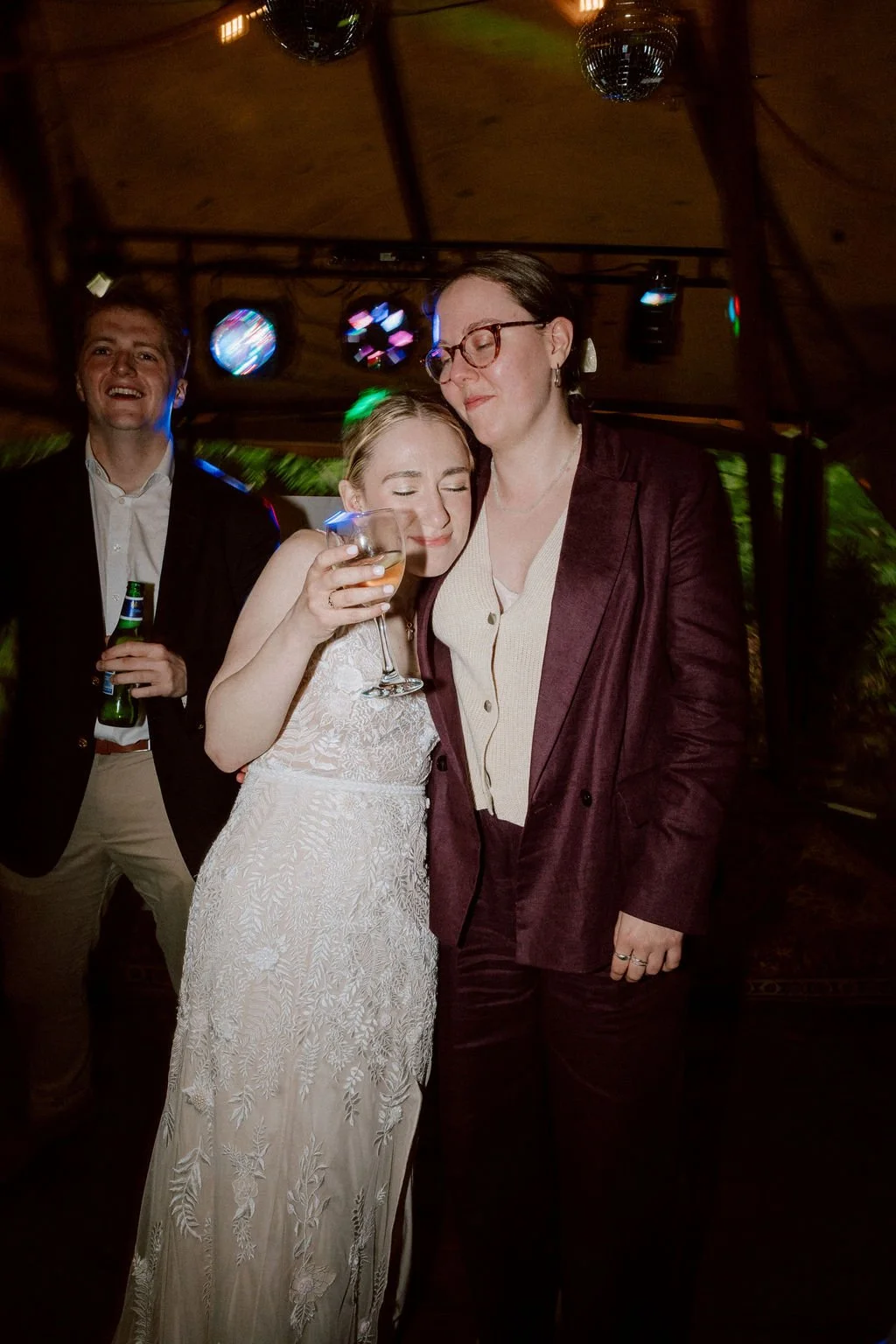 wildernesskentweddingrain-78.jpg