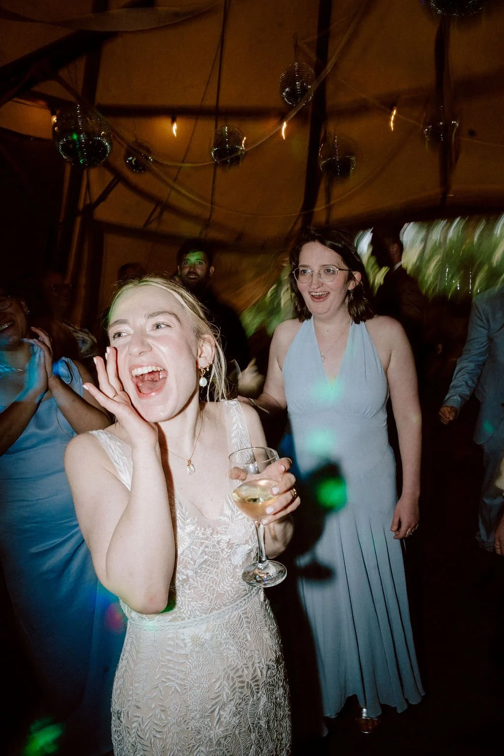 wildernesskentweddingrain-79.jpg