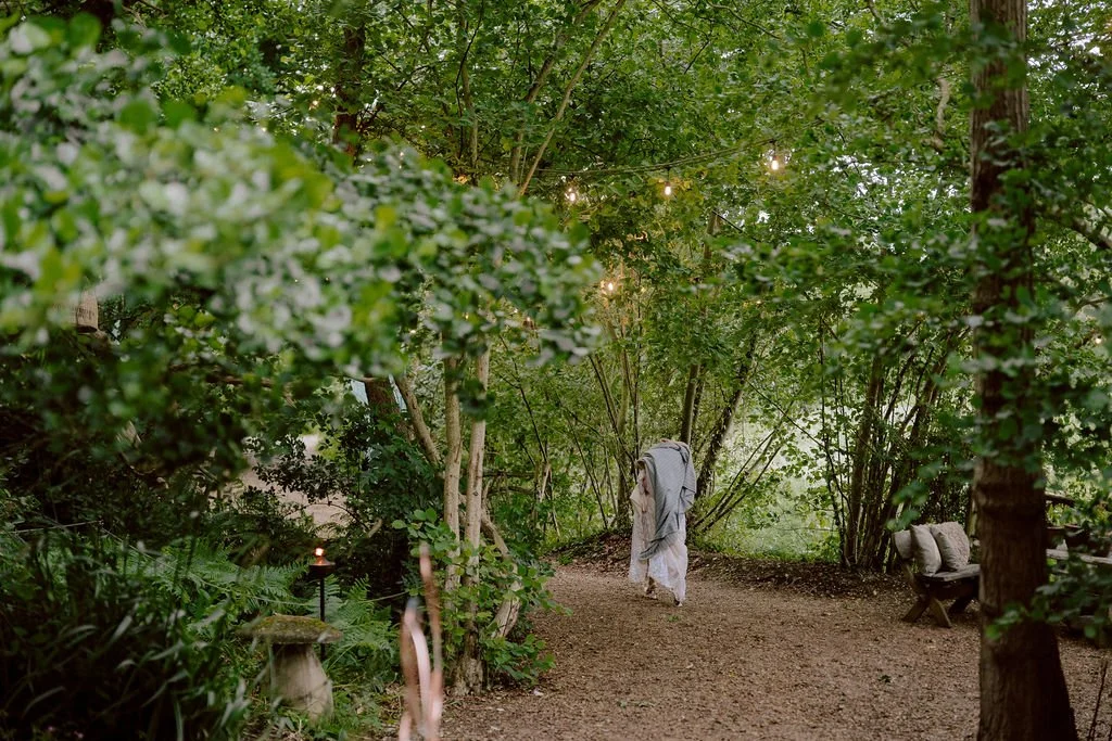 wildernesskentweddingrain-57.jpg