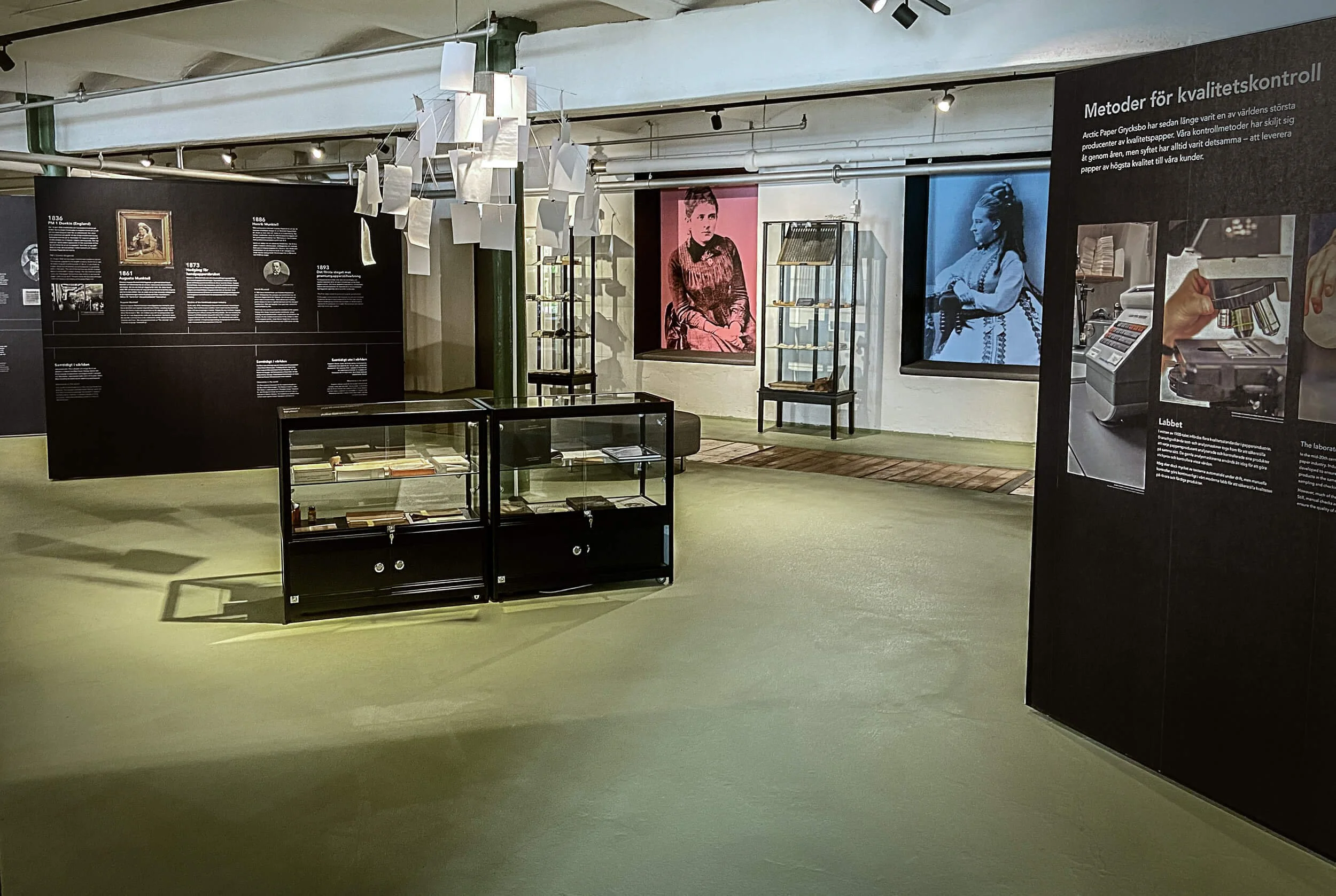 Arctic Paper Showroom nischer