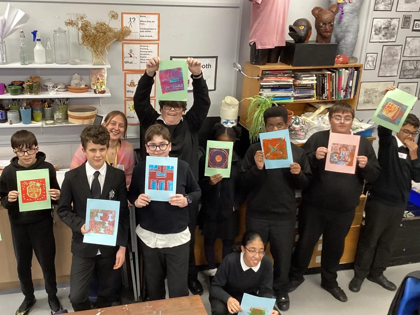 Year 10 and 11 students joined artist Lucy Grainge to create prints inspiring ceramic tiles for Croydon’s 324 Bensham Lane development with FrancisKnight!