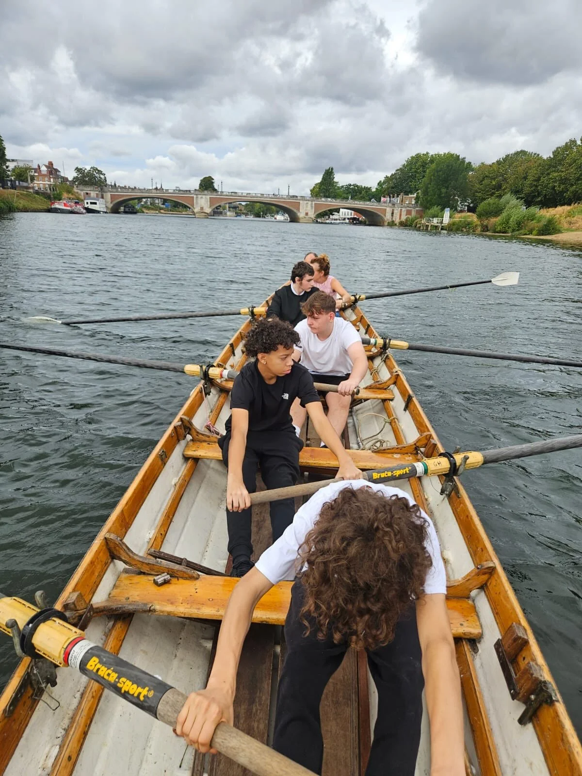 Welcome back to Bensham everyone! Our Year 11 rowing team have been busy practicing for the Great River Race!