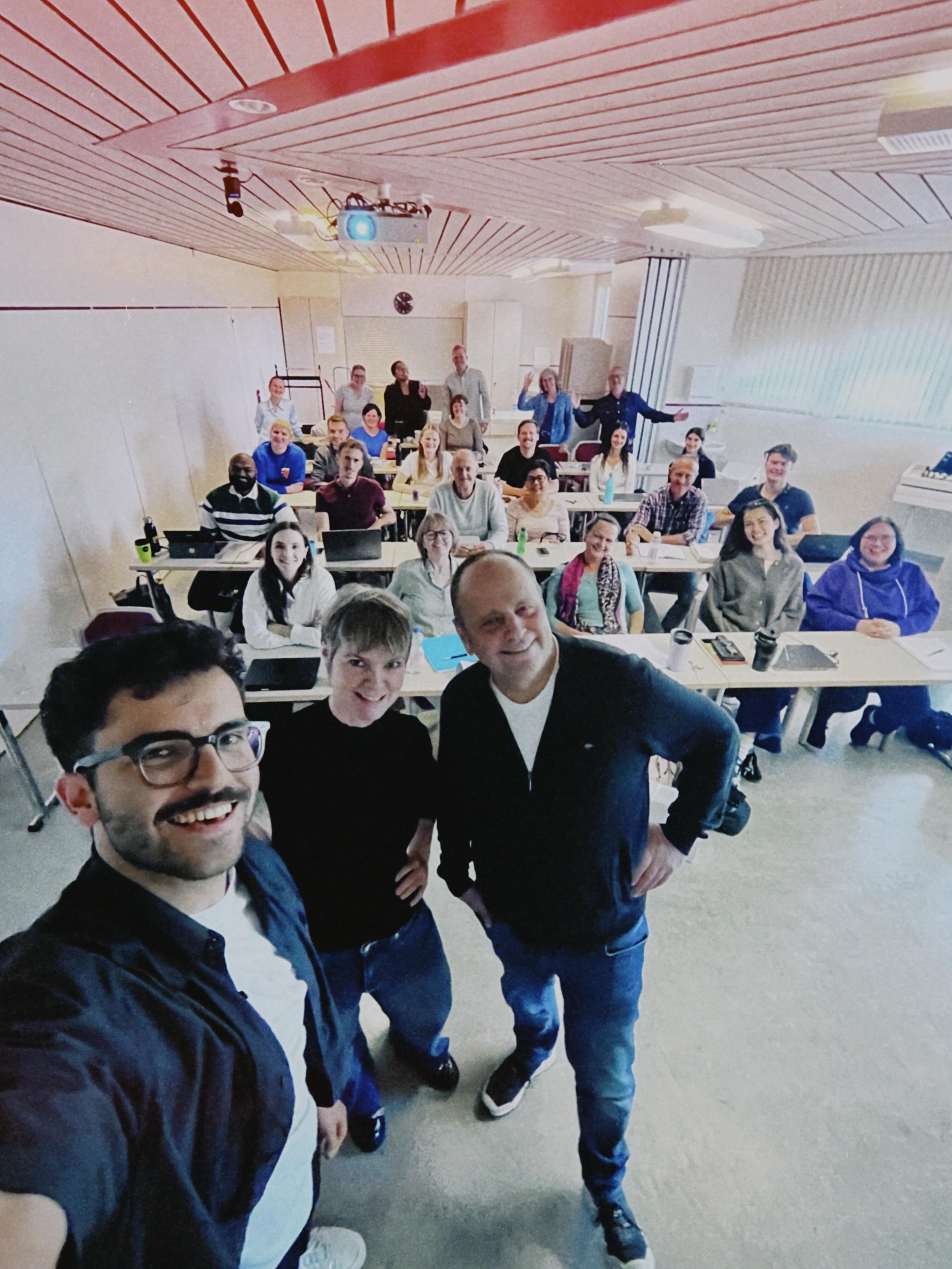 Heute Seminartag mit Prof. Dr. Ursula und Thomas Schumacher zum Thema &bdquo;Berufung&ldquo;.

&laquo;Jesus zu imitieren heisst nicht, Sandalen zu kaufen, sondern sein Tun in mein Leben zu &uuml;bersetzen.&raquo;