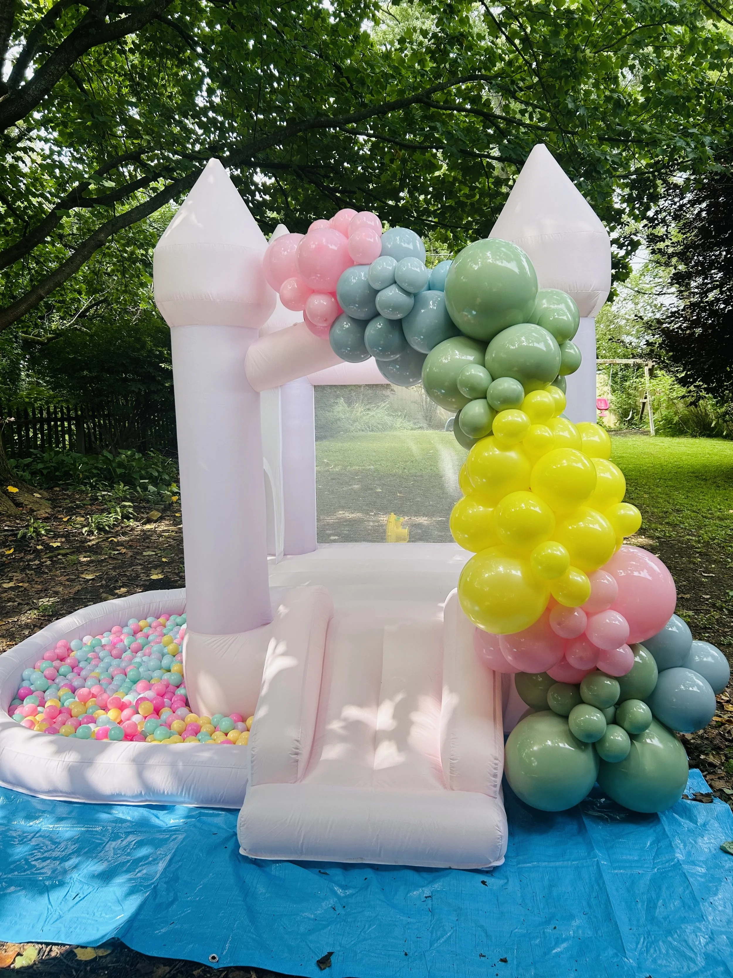 BOUNCYCASTLE_BALLOONS.jpg