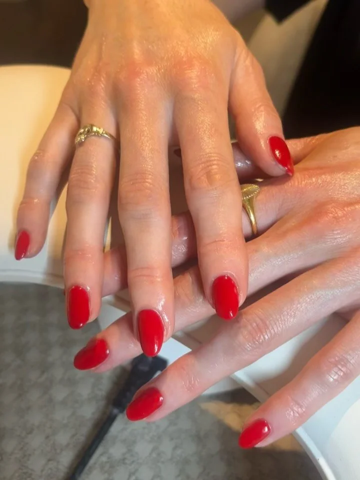 Who else is ready for party season&hellip; are you a glitz and glam kind of girlie or a classic red? We want to know! 

#hbbhitchin #hbb #hairandbeauty #hairdresserhitchin #hairsalonhitchin #beautyhitchin #beautysalonhitchin #HitchinSalon #HitchinHai