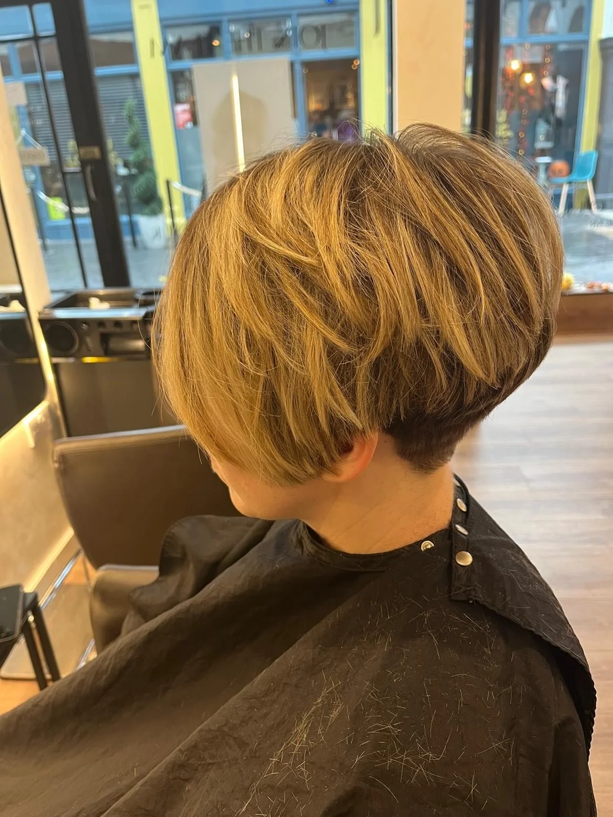Precision cut with lived in texture ✂️✂️

@hairvolutionherts 

Check out Latisha&rsquo;s availability on Wednesdays &amp; Fridays with us at H+BB 

#hbbhitchin #hbb #hairandbeauty #hairdresserhitchin #hairsalonhitchin beautyhitchin beautysalonhitchin