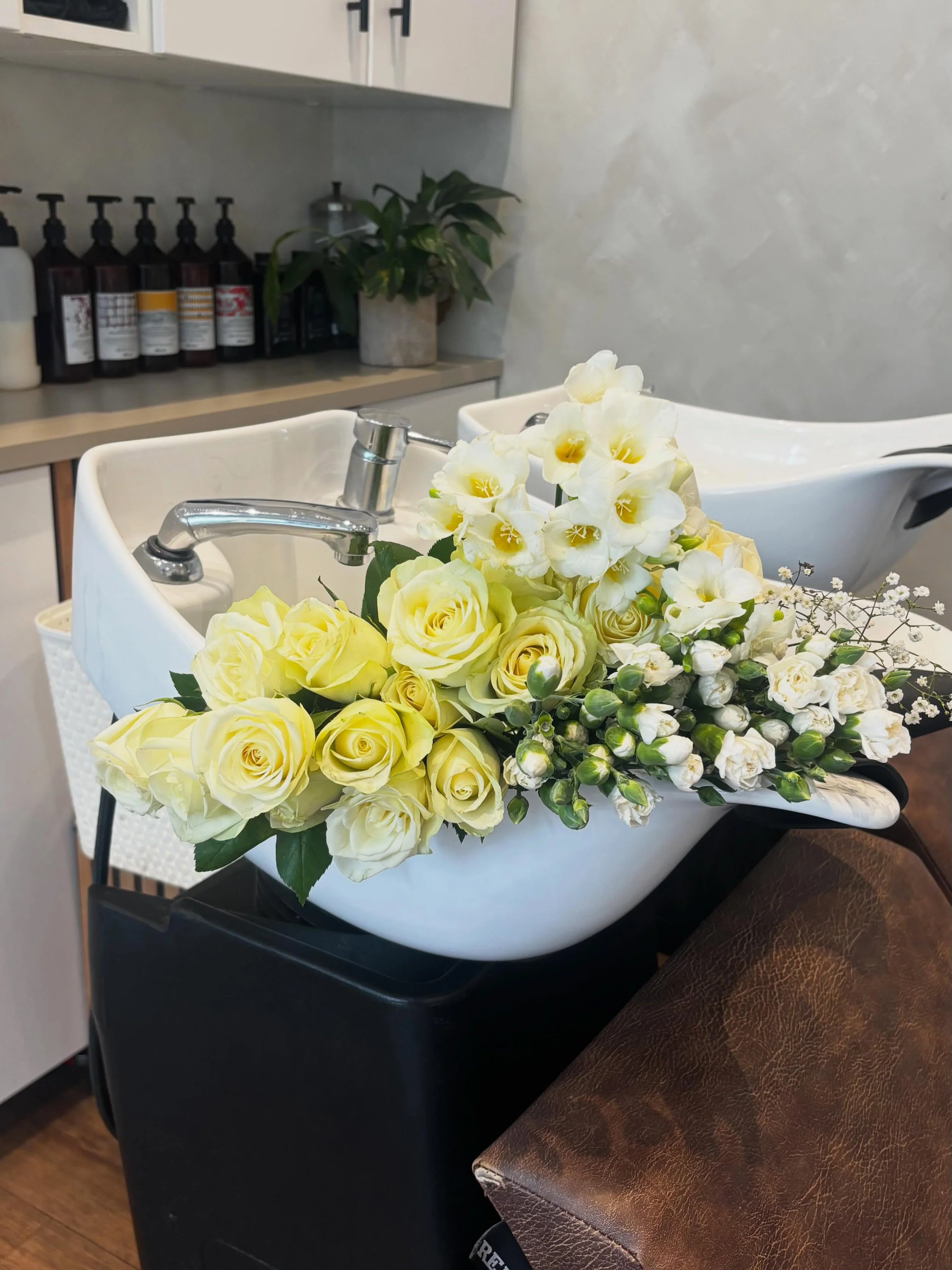 Flowers? 

Our brand @davines_uk uses botanical ingredients for it&rsquo;s gorgeous fragrances.

Discover the best hair care for your needs with us 🤍🌸