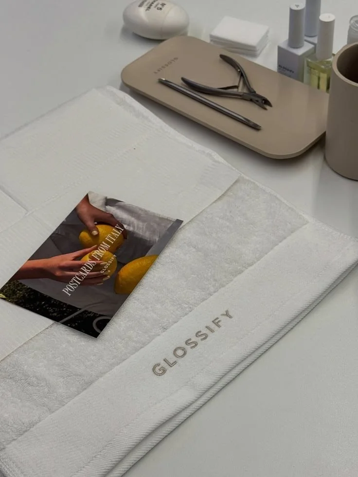 G L O S S I F Y 💅🌸

Schedule in your BIAB transformation and see how your nail health can improve with our brands. 

We use both Glossify and The gel bottle for gels and BIAB 

🩷