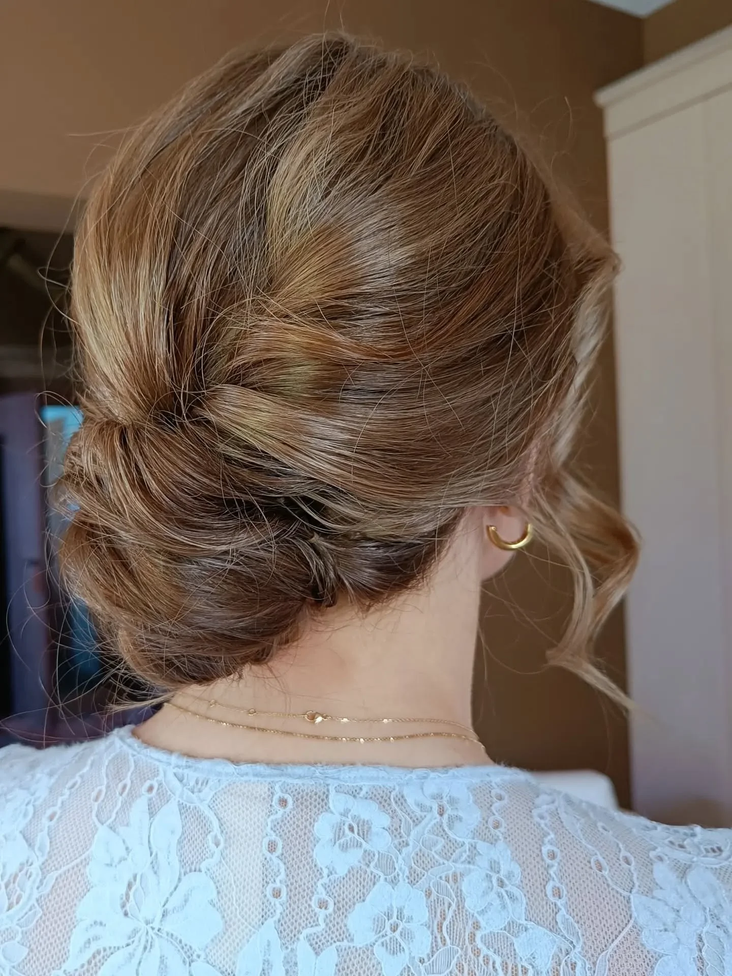 Throwback naar deze romantische updo. Een prachtig suite kapsel 🤍

#suitekapsel #lowupdo #opsteekkapsel #lowbun #hairstyling