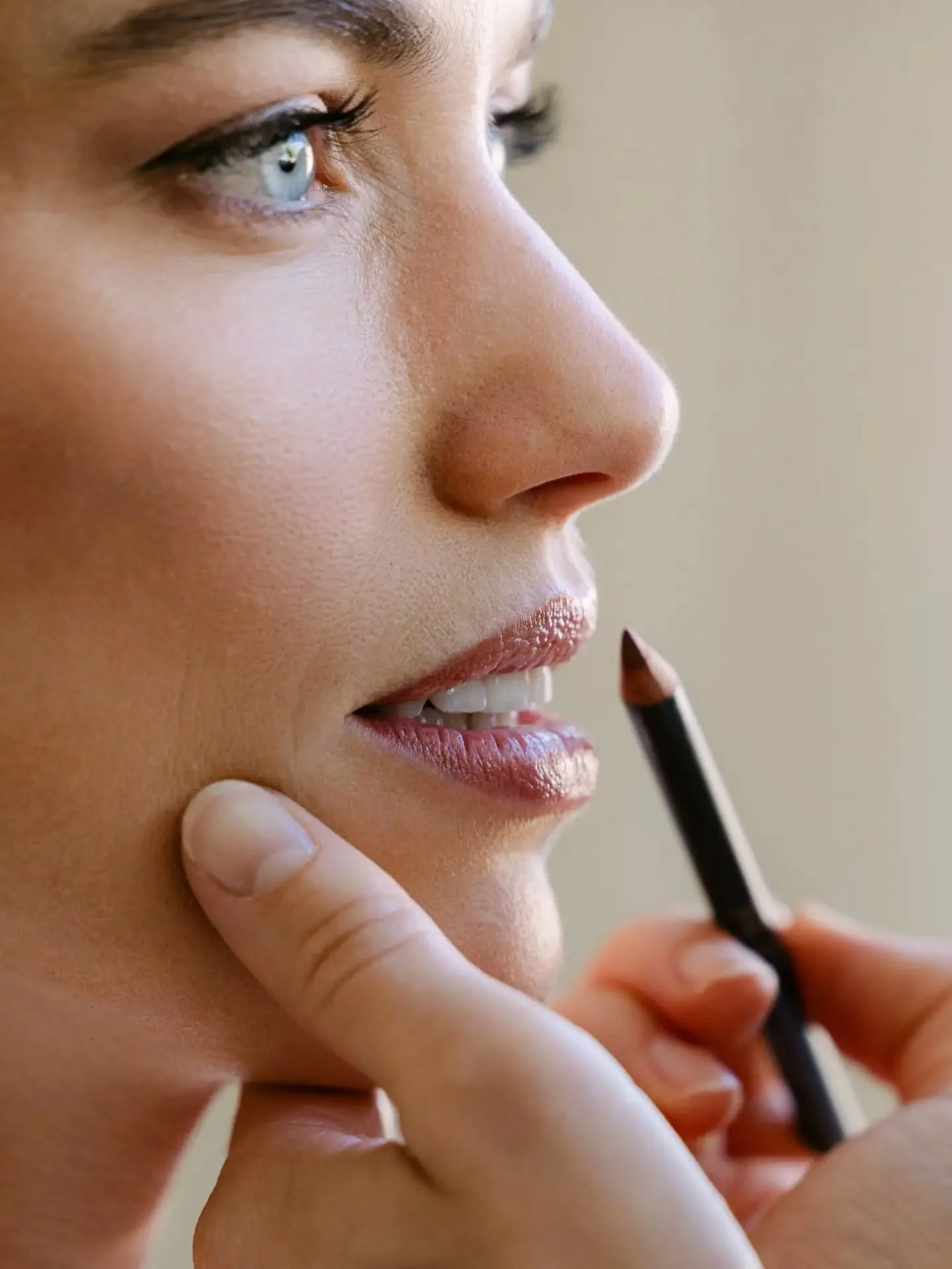 Close-up van de finishing touch. Mooi gedefinieerd lippotlood maakte de bridal make-up voor Val&eacute;rie helemaal af 🩷

Job for @teambygleam
Photo by @luxvisualstorytellers

#bruidsmakeup #bridalmakeup #makeup #muabelgium