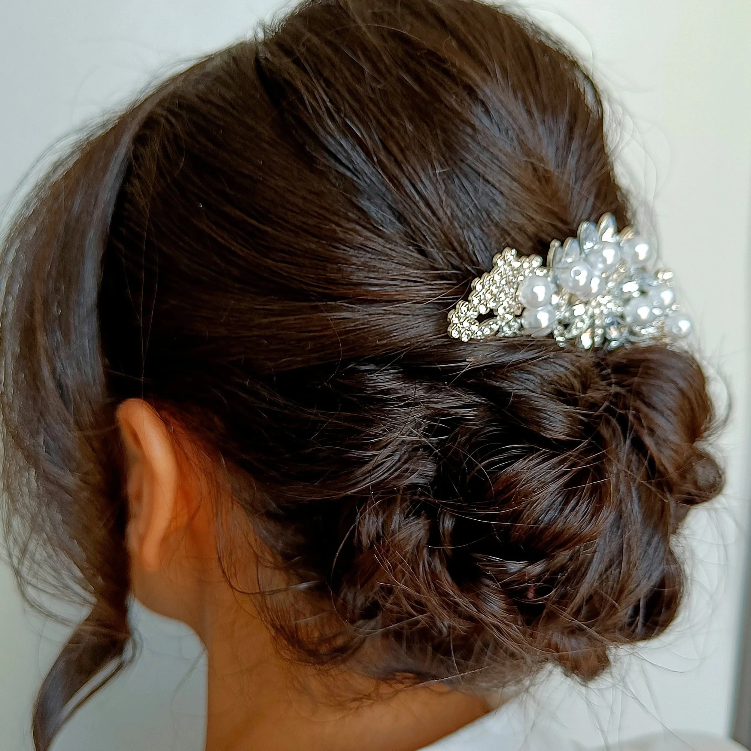 Soms mag ik nog eens een echt romantisch kapsel cre&euml;ren, love it! 🩷
@marijsetratsaert koos voor deze stijl die helemaal paste bij haar prinsessen trouwjurk.

#bridalhair #bruidskapsel #hairstyling #kapsel #bridalhairstyling