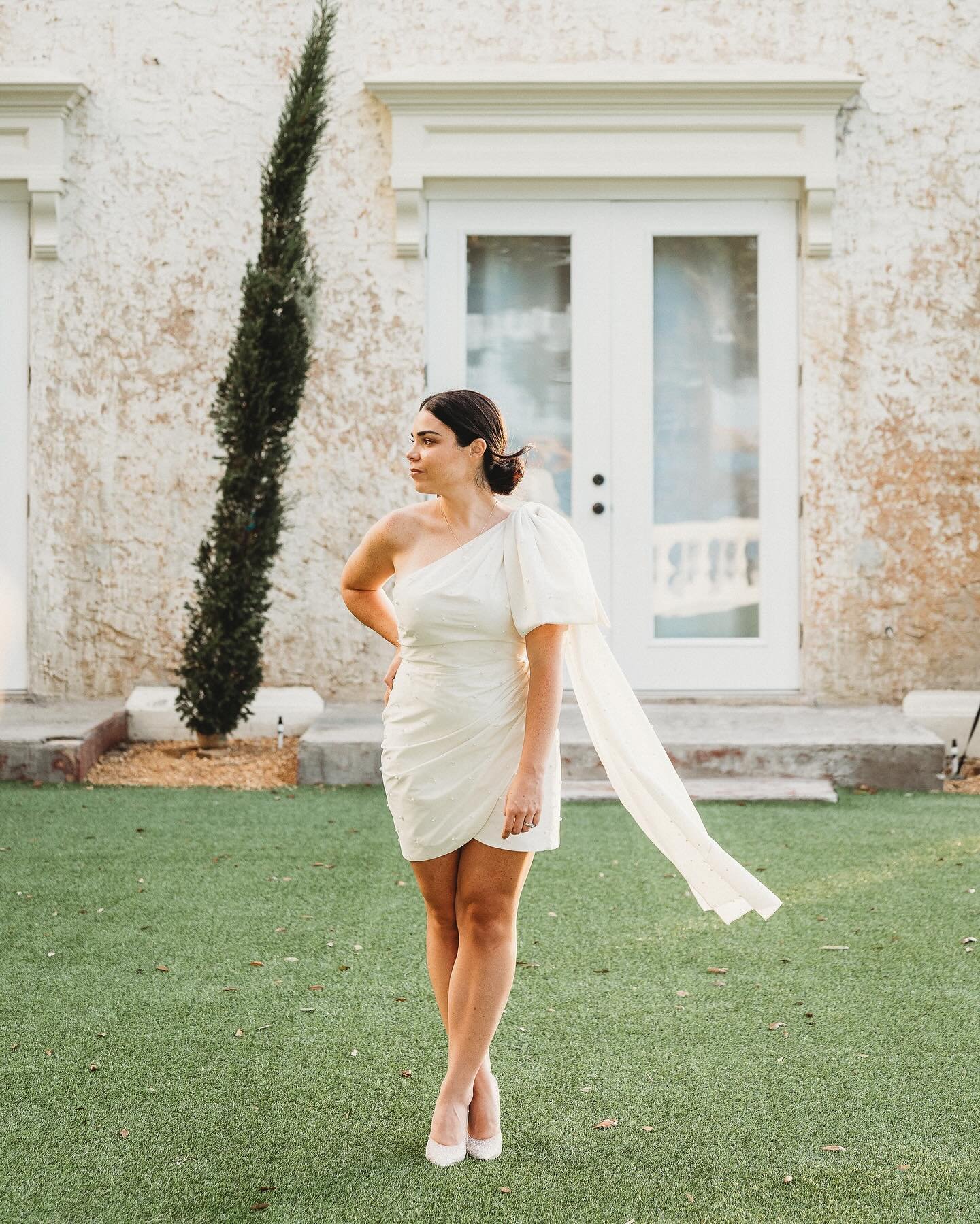 When you&rsquo;re lucky enough to catch a rainbow 🌈 scroll to see ➡️ 

Venue: @bellacosaweddings 
Wedding planner: @sjeventsllc 
Photographer: @johannaoakesphotography 
Catering: @tabletop.catering 
Officiant: @gonzalezlugo.weddings 
Photo Booth: @b