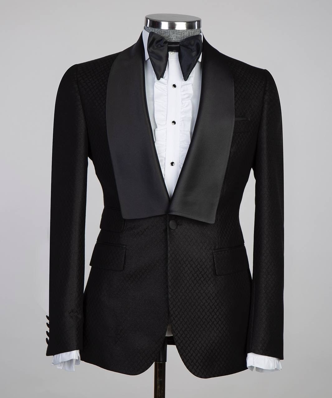 Three-piece Suit....#dresses #fashiondesigner #classy #trends #jacket #suit #elegance #ethnicwear #indianwear #bespoke #indianfashion #onlineboutique #fashiondesign #womenfashion #womenswear #runway #hautecouture #shirts #fashionstylist #fashiontrend