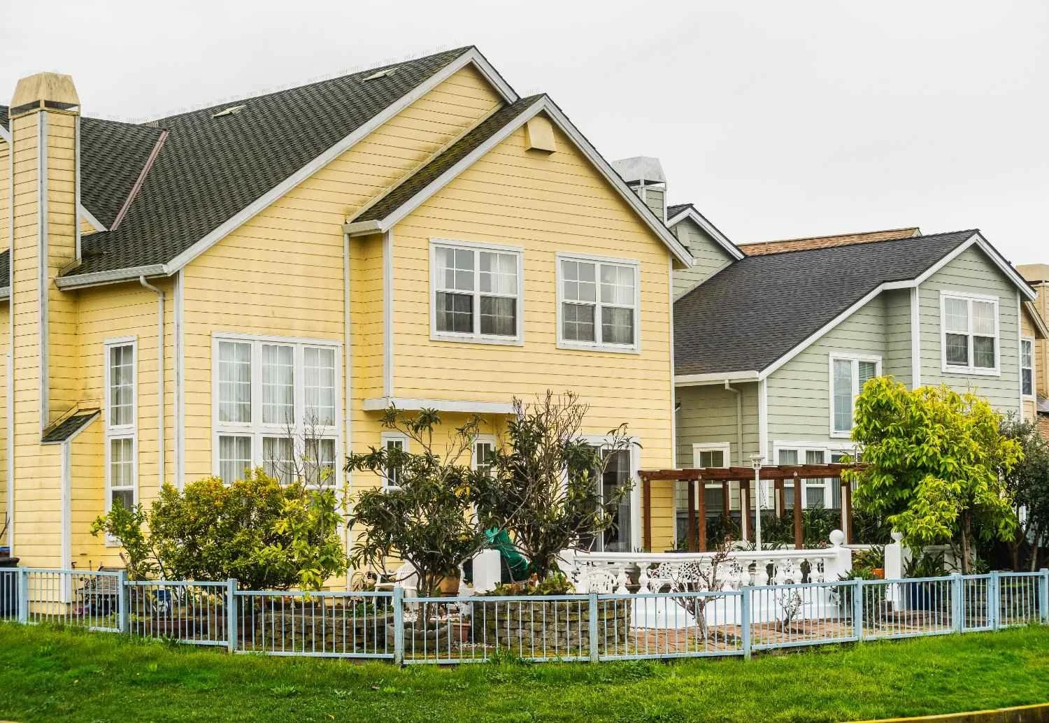 Well-maintained single-family homes in a residential community.
