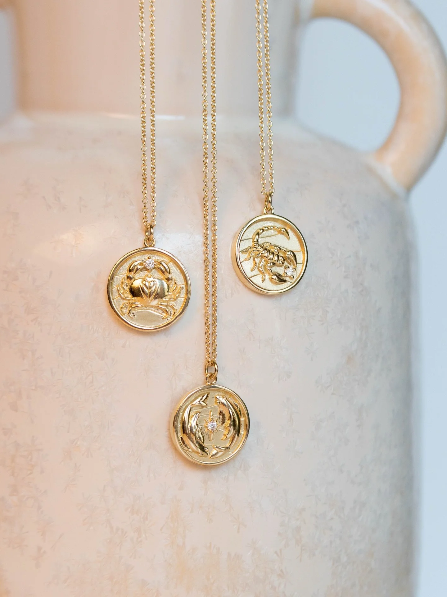 The water signs 💧🩵✨

#pisces #scorpio #cancer