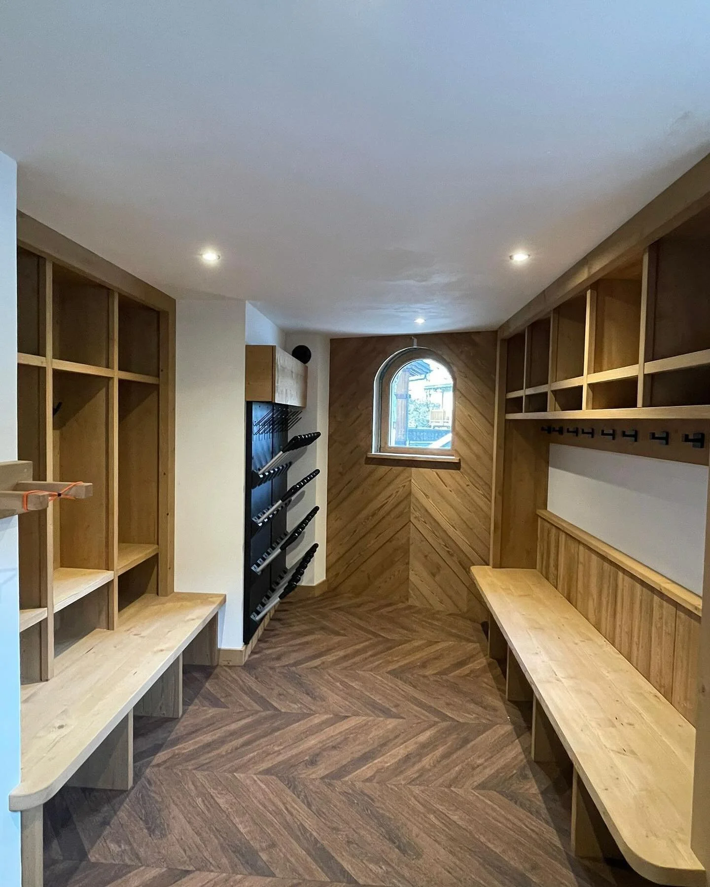 #skiroom #ski #skiing #skidaysarethebestdays🎿 #meribel #3vallees #frenchalps🇫🇷 #chalet #luxurychalet #booknow #holidays #skiholiday #snow #skiready #snowboarding #skiinskiout #luxuryholiday