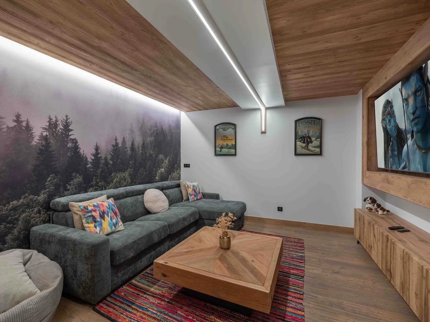 #cozy #chalet #chaletlife #mountains #montagne #ski #skiseason #skiholiday #apresski #luxurychalet #movietime #frenchalps #skittrip #holidaytravel #relax #movienight #skiinskiout #snow #neige #skiauxpieds