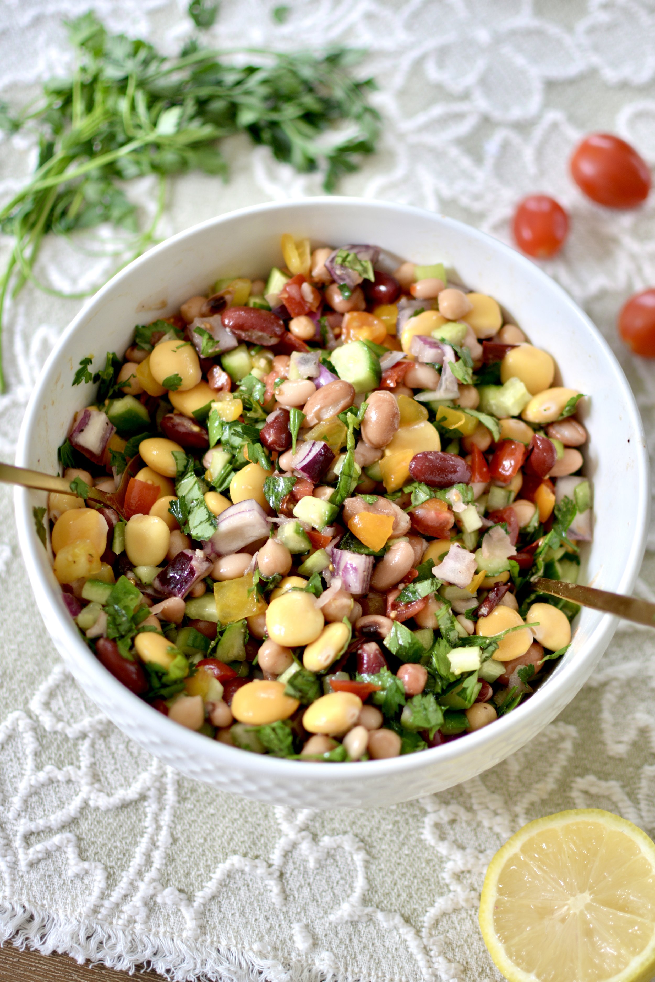 Salade de légumineuses riche en protéines