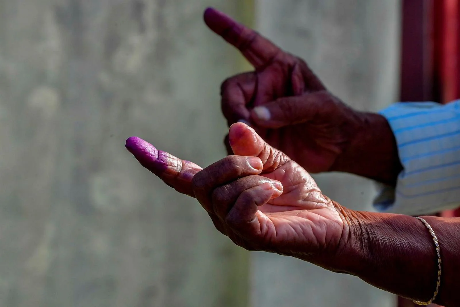 Beyond the Noise: Choosing Facts Over Viral Drama This Election