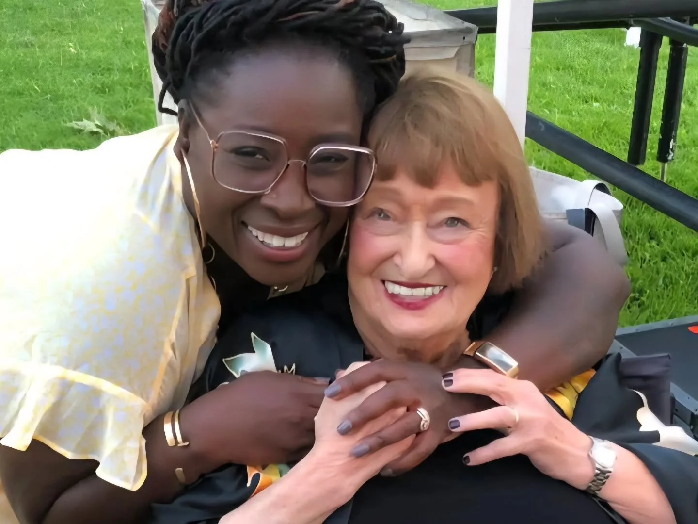 @stevedavis1967 introduced me to Sheila Jordan in 2016 at the Jazz in July summer jazz institute at UMASS. She was marvelous, witty, and bubbling over with joy. So I had the honor of being in her presence over the years. I listened to her give a mast