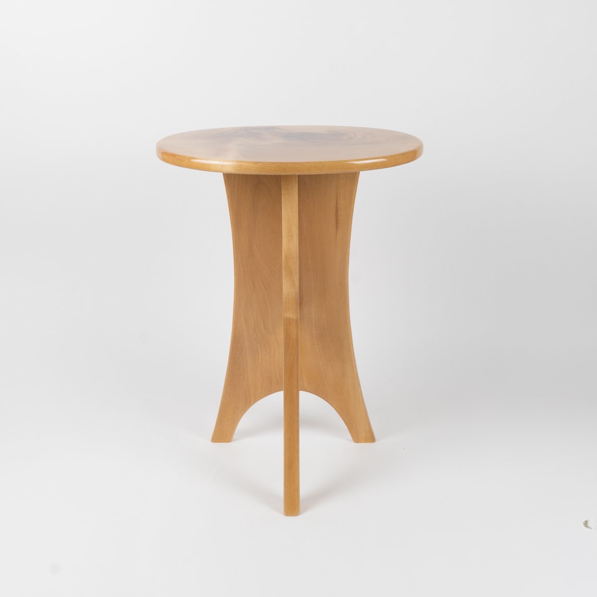 Blue-box-kom-carp-side-table-front-2.jpg