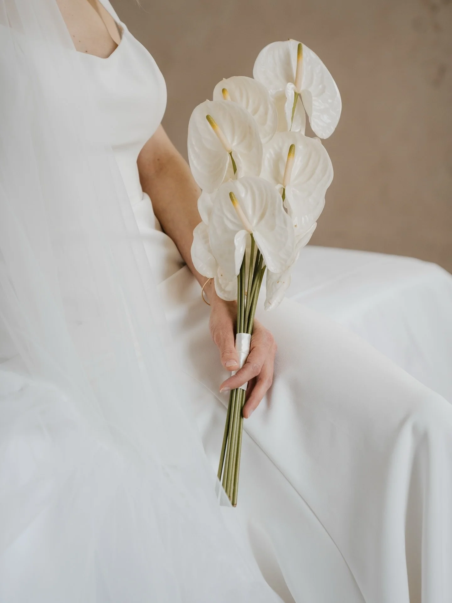flower addiction 

Concept &amp; planning: @wingdingwedding, @lauramazurekweddings &amp;
@weddingisabeach
Photo &amp; Video: @wingdingweddings &amp; @lauramazurekweddings 
Content Creator: @theweddingdaycontent 
Hair &amp; Make-Up: @karina.magneby 
M