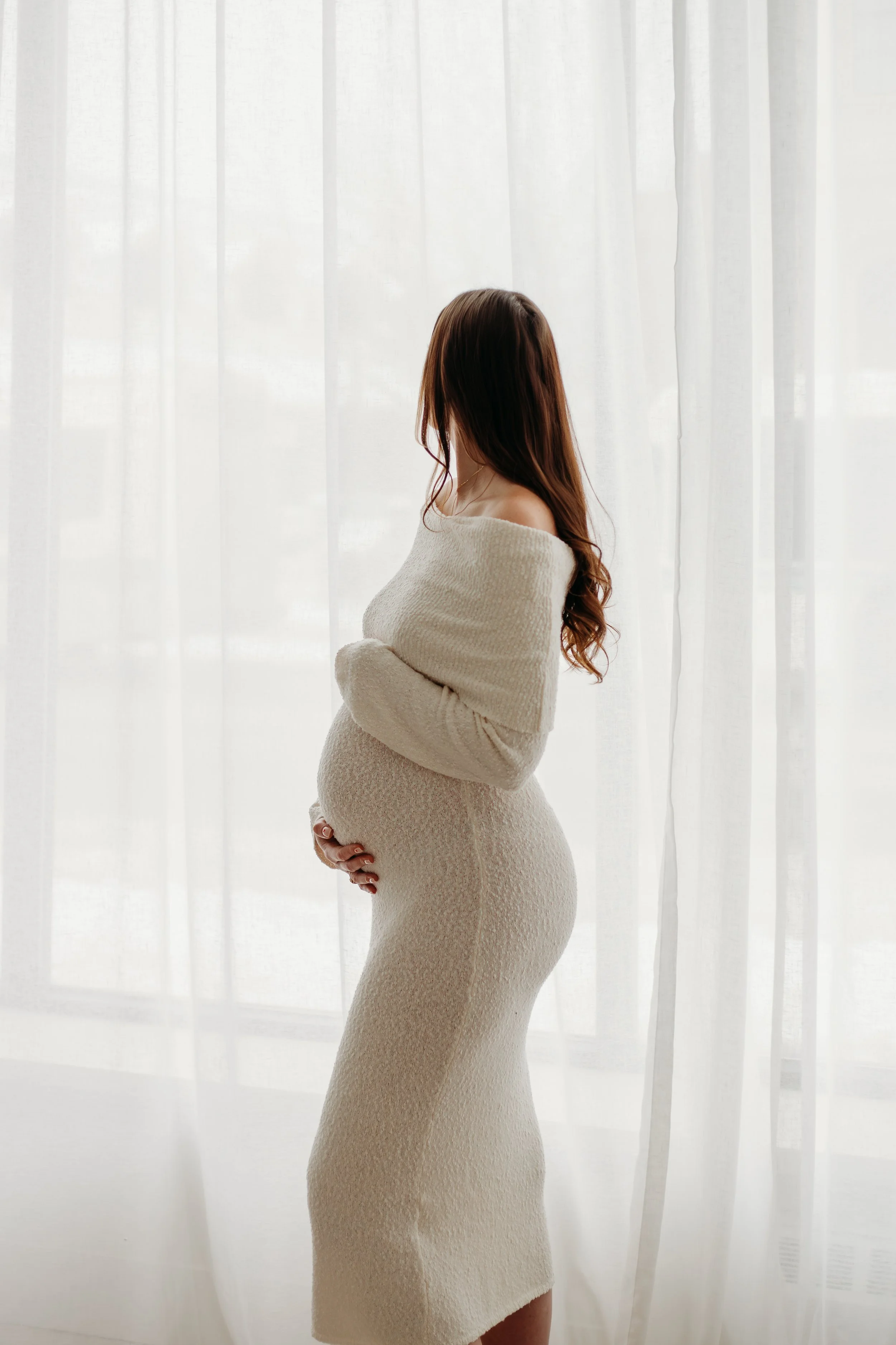 Timeless Maternity Portrait Inspiration in Niagara