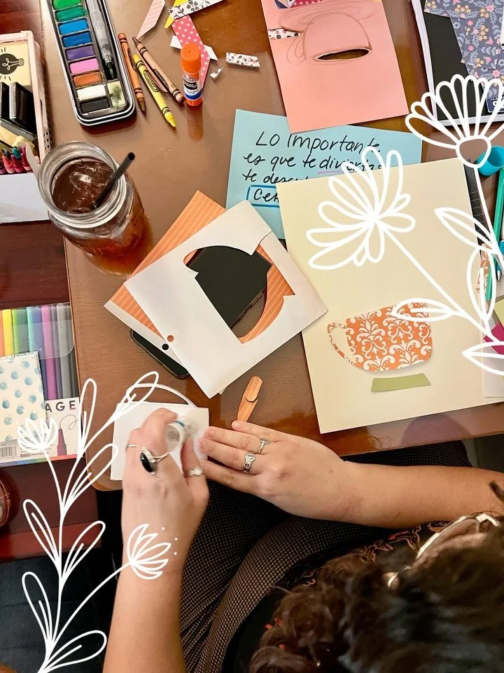 Hay flores que se marchitan&hellip; 
y otras que se quedan contigo 💐

Despu&eacute;s de mucho tiempo, vuelven nuestros encuentros creativos en &Aacute;gape ☕ y esta vez queremos invitarte a un Date Creativo. 🤍

Puede ser:
🌷 mommy &amp; me 
🌷 entr