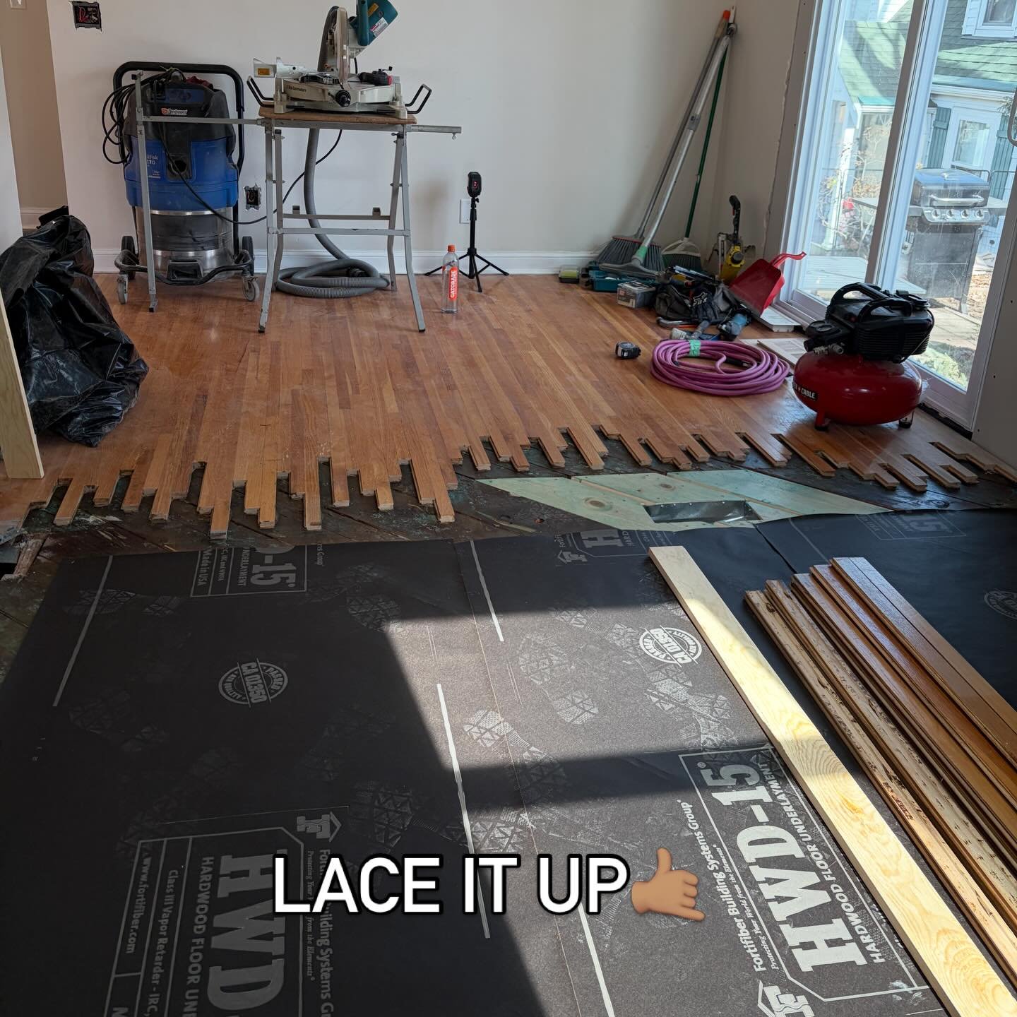 Recycled 1.5&rdquo; Oak laced into dining room🌲 salvaged wood 🪵 getting a new life✨