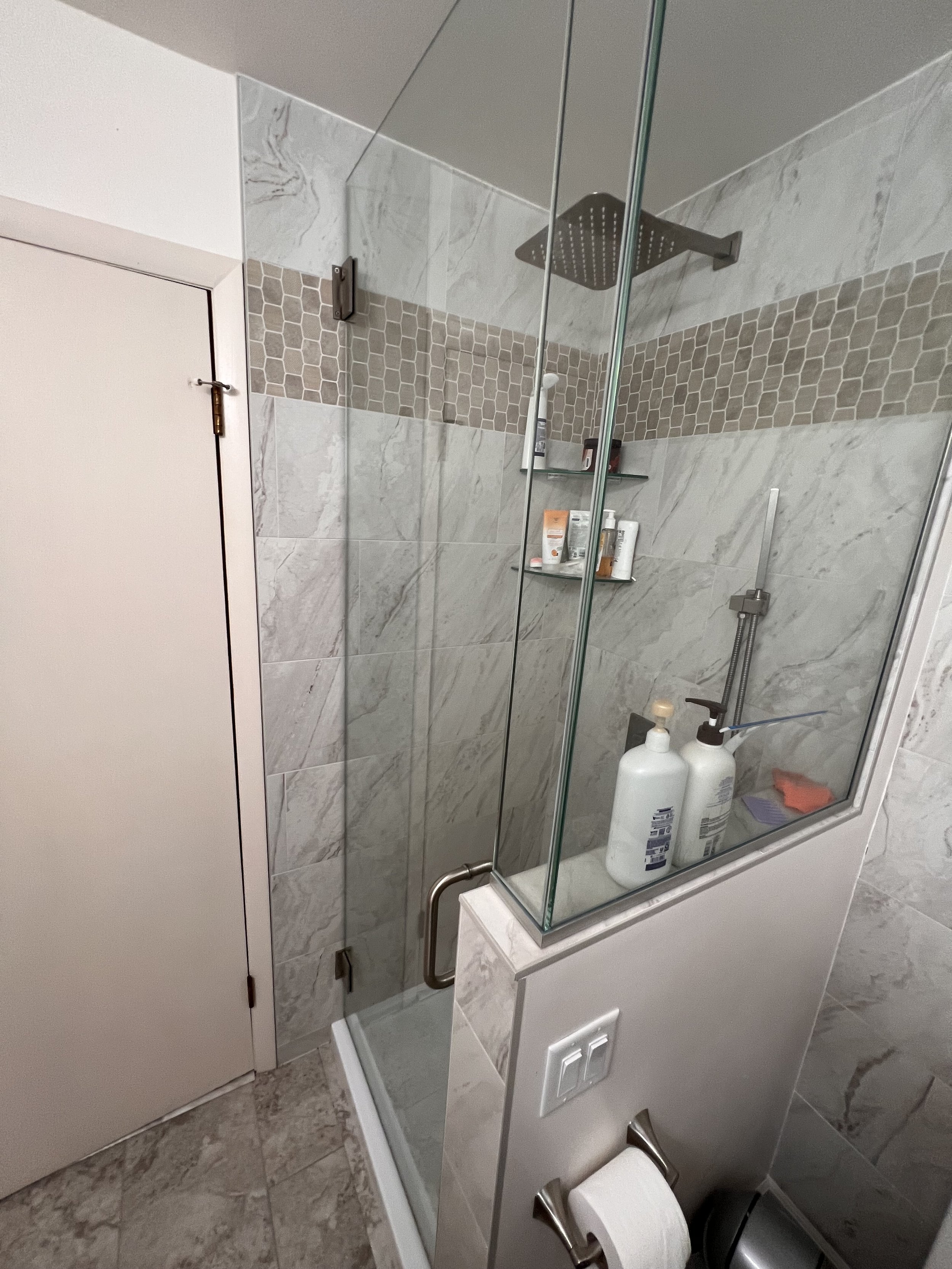 TILE SHOWER WITH PONY WALL AND CUSTOM GLASS