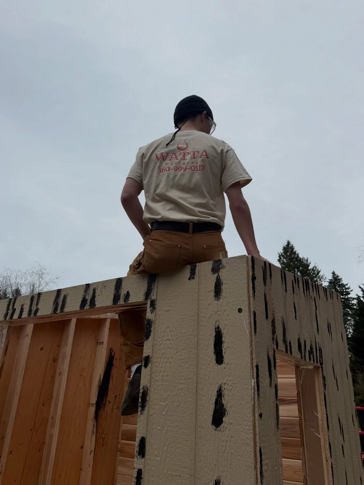 🏠 Nun better than standing up those walls and looking at the progress. My process of building requires very square cuts and precision in order to make those walls lineup perfectly for the roof to sit on. Then we need to make sure we drill pilot hole