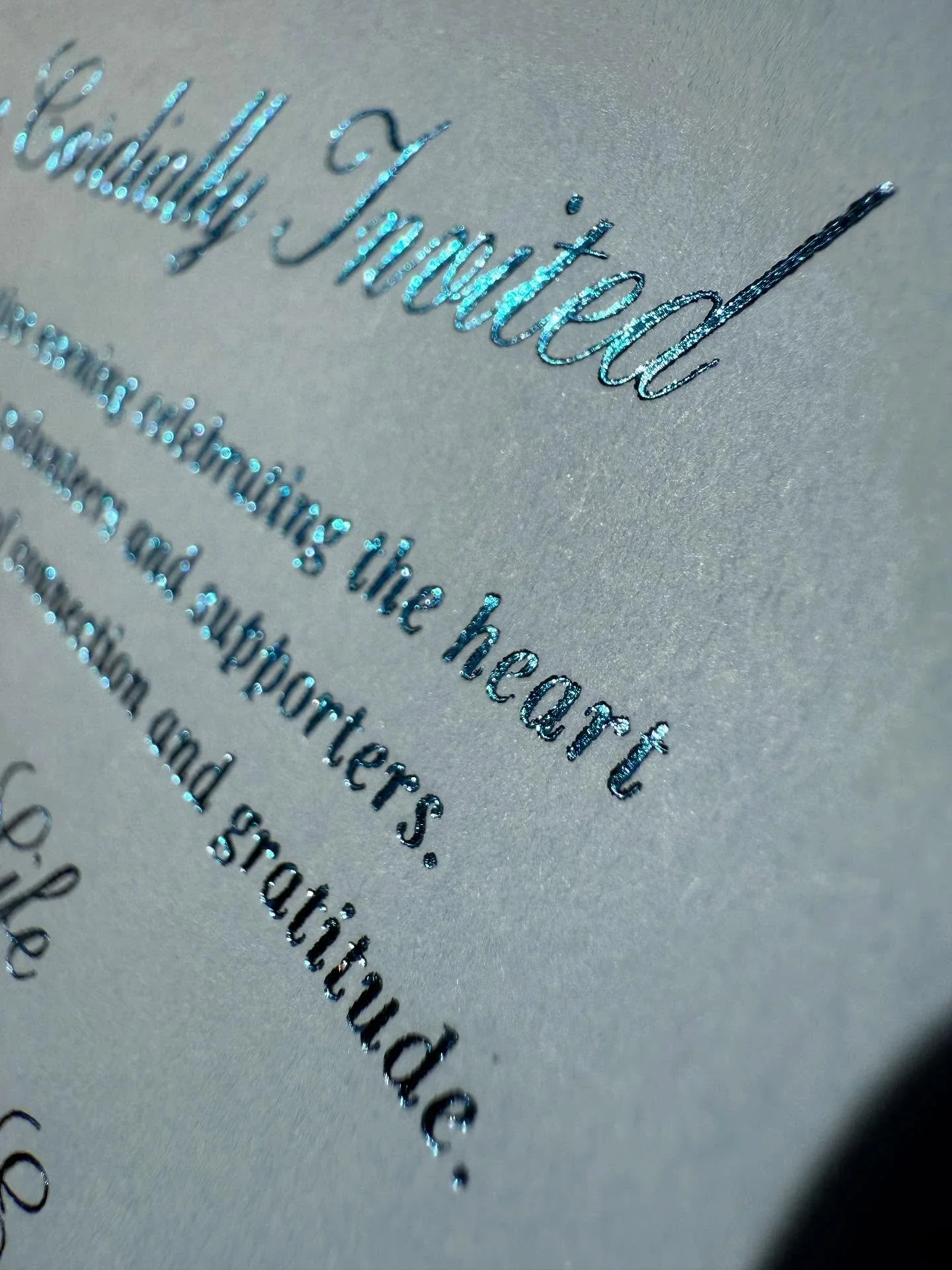 The way the light hits 🤩👌🏼

#wedding #custominvitations #weddinginvitation #foil #stationery