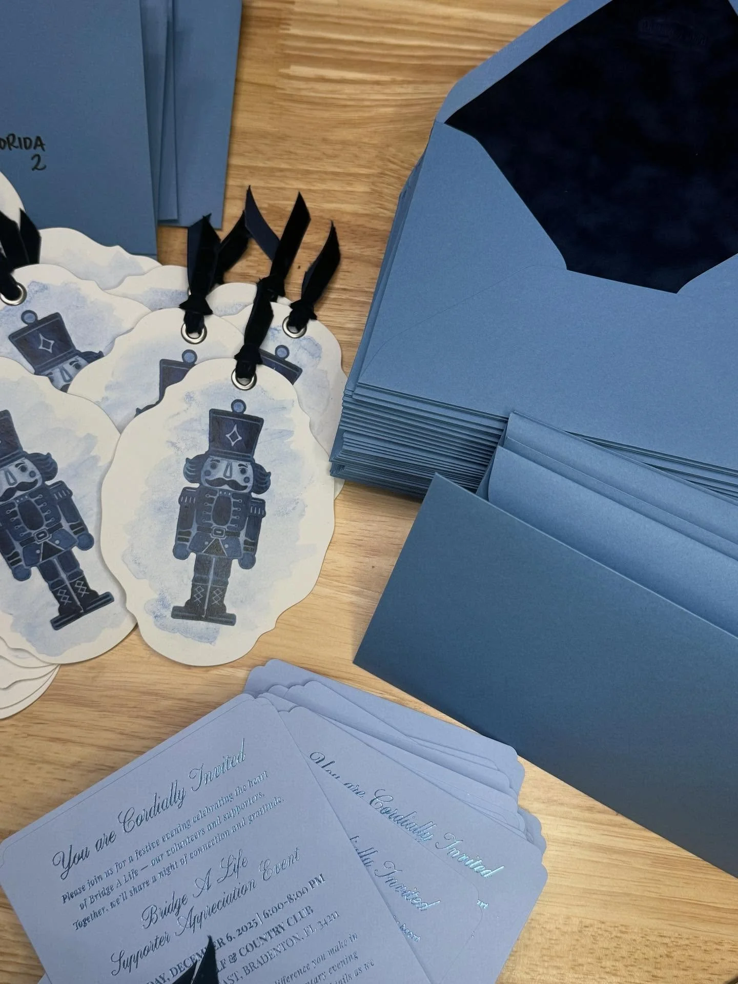 Big fan of a monochromatic suite 🤩🩵

#custominvitations #nutcracker #art #watercolor #foilinvitations