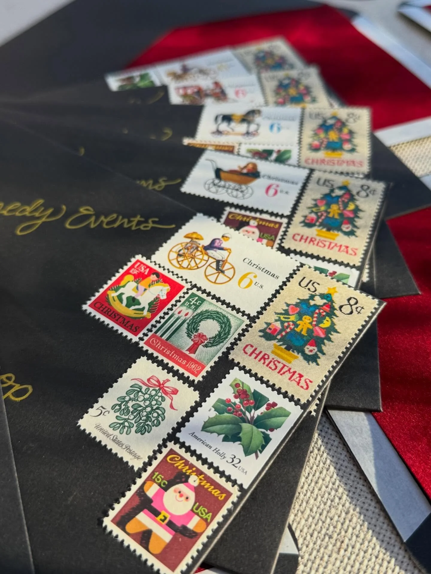I may or may not be so obsessed with these vintage Christmas postage stamps 😍 Peep the wreath one from 1962!

#vintagepostagestamps #vintage #stationery #handmade #christmascard
