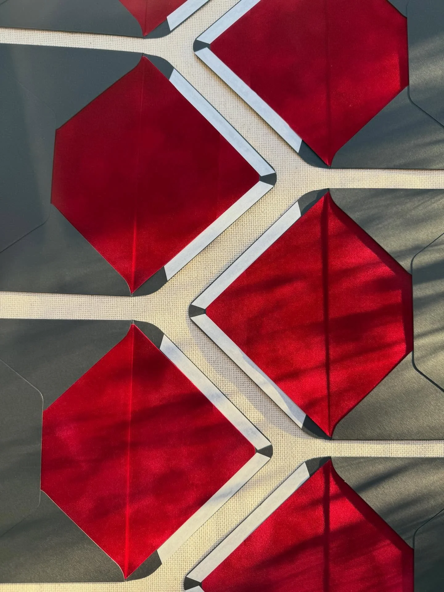 Enjoying some relaxing days off with the fam, but dreaming about this velvet envelope liner from my holiday cards 😍

How was your Christmas holiday?

#velvet #stationery #christmascard #newyear #wedding