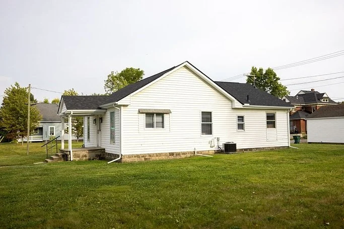 ✨ New listing in Muncie ✨
📍1025 E. Washington Street | Muncie, IN 47305

TWO refreshed homes on one double lot in the heart of Muncie! 🌳

The front home (2BR/1BA, ~1,134 sf) features a spacious living room with a fully remodeled kitchen, new stainl