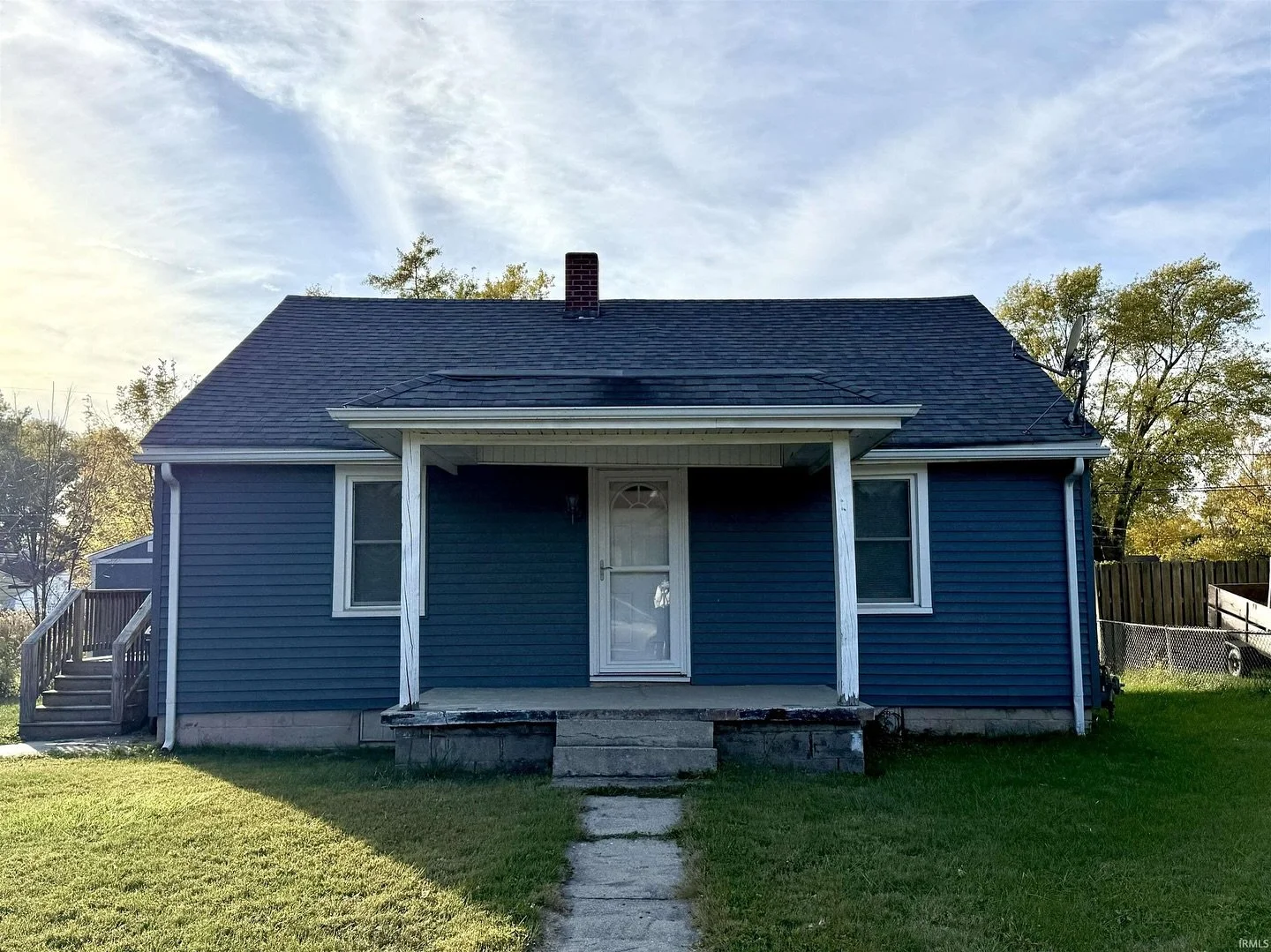 ✨Just listed in Muncie✨
📍107 N. Delawanda Avenue | Muncie, IN 47303

Welcome to this charming one story home in Muncie&rsquo;s Mayfield neighborhood! 🏡

This property features features an eat-in kitchen, two bedrooms with original hardwood floors, 