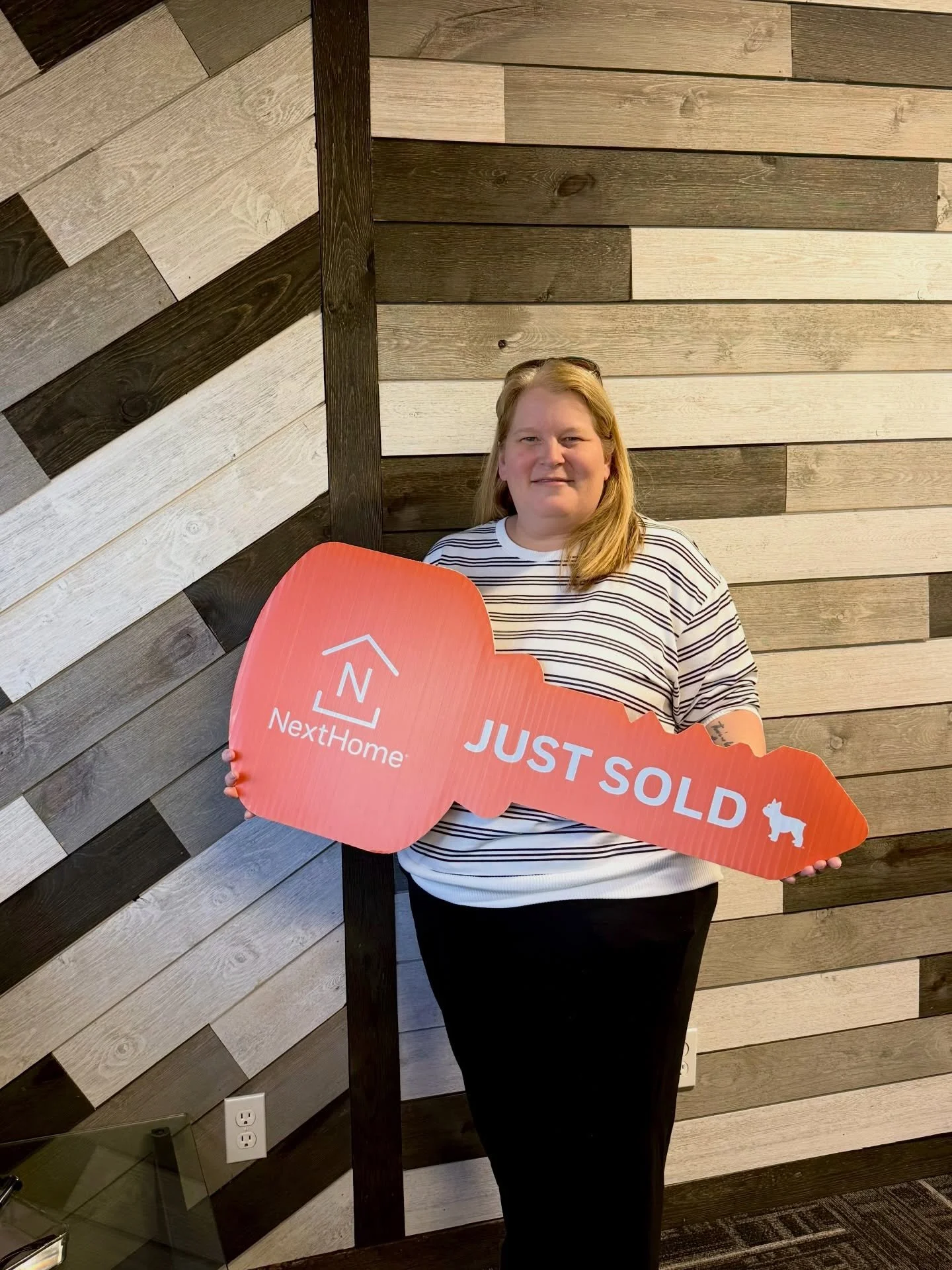 Congratulations to my wonderful seller on the closing of her home yesterday! 🏡🎊

Kelly lived in this home for many years, filled it with memories, and trusted me to help guide her through the next chapter. We worked hard behind the scenes to get to
