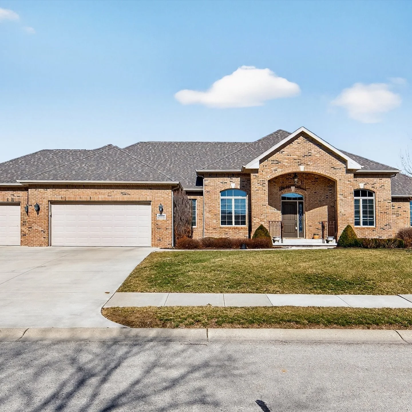 ✨ Just listed in Heron Pointe ✨
📍5504 W. Sawgrass Way | Muncie, IN 47304

Private showings are now available. 

This stunning, all-brick with 3 bedrooms and 2 full bathrooms offers nearly 3,000 square feet of single-level living with high ceilings, 