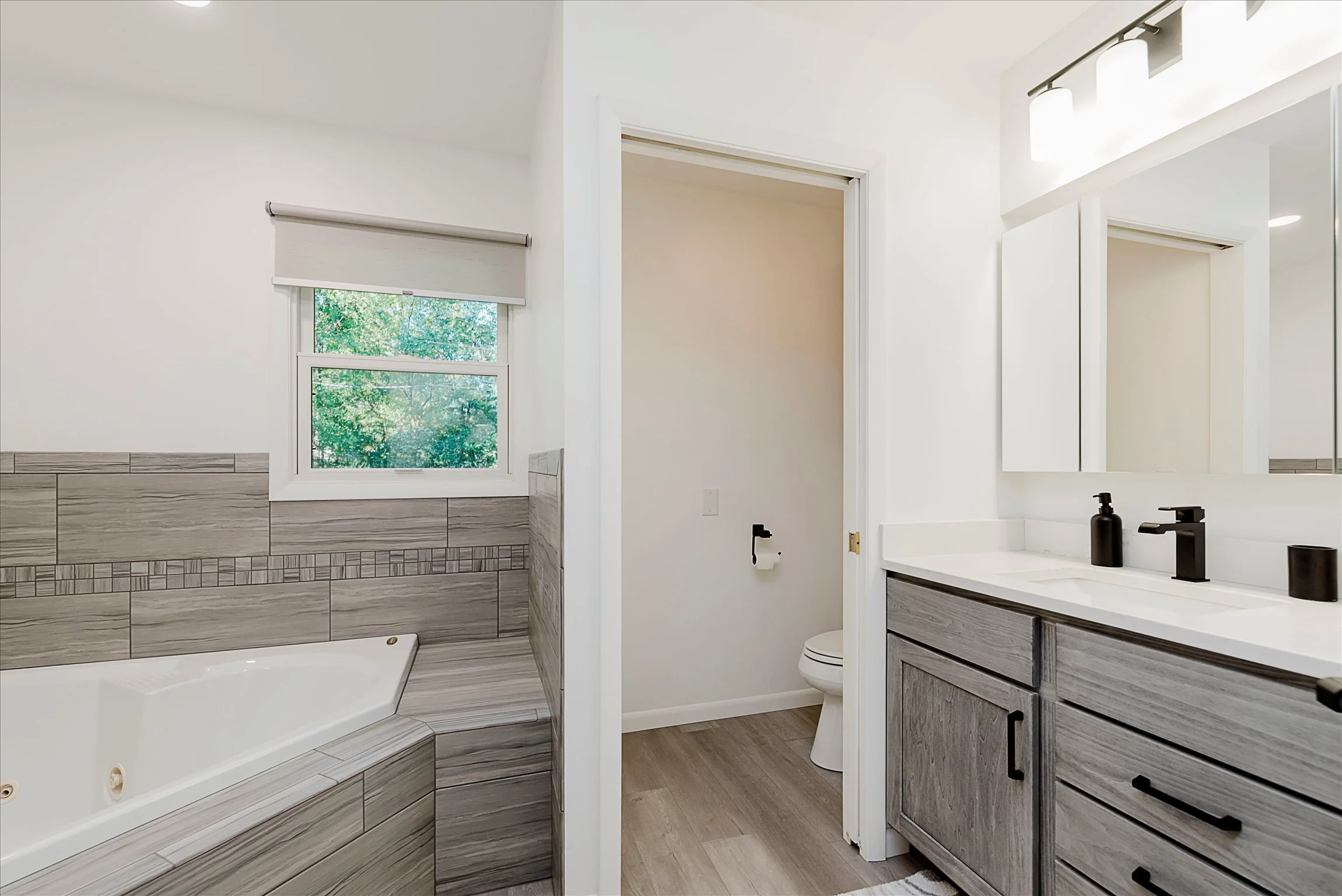 18-18_Bathroom 2.jpg