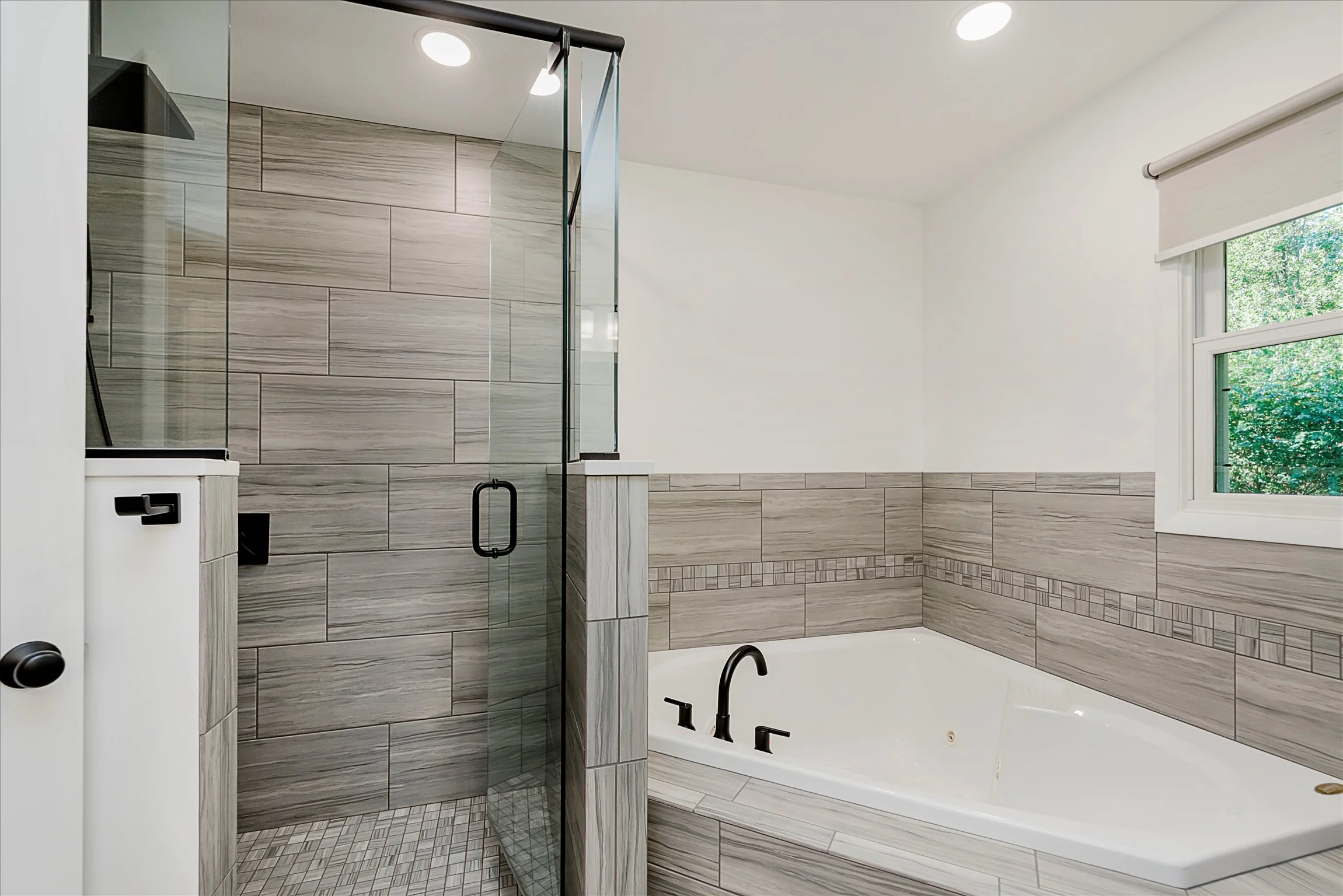 19-19_Bathroom 2.jpg