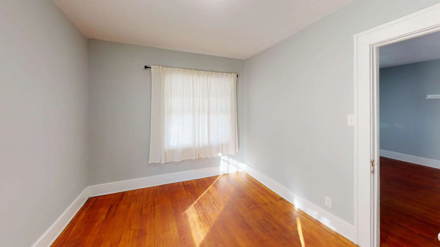 1213-W-Gilbert-Unfurnished-2.jpg