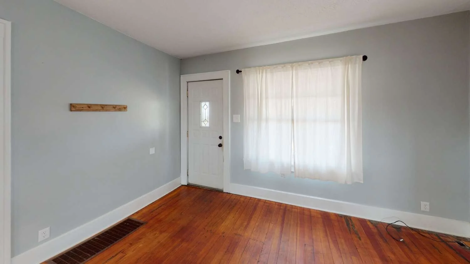 1213-W-Gilbert-Unfurnished-1.jpg